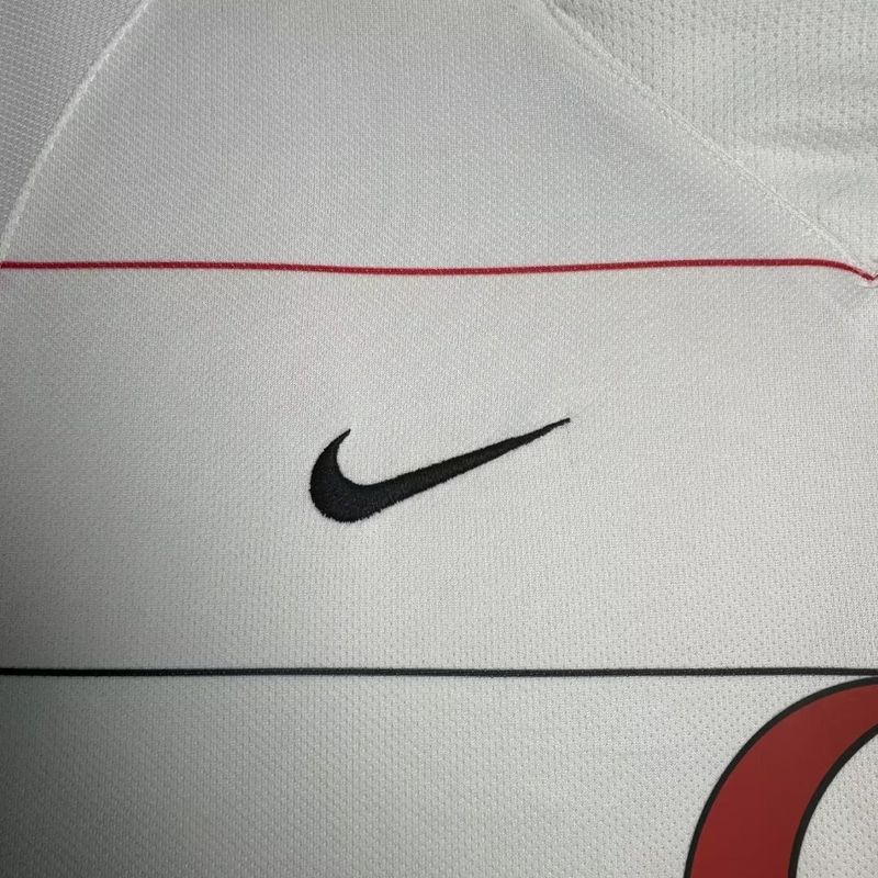 Retro Manchester United 2003-2004 second away game - Image 7