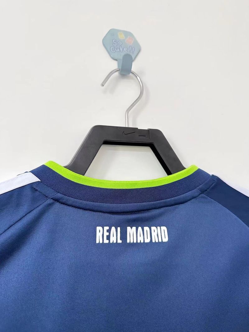 Retro Real Madrid 2010-2011 away game - Image 7