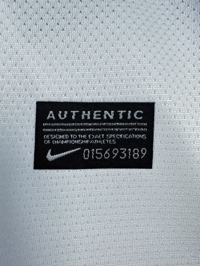 Retro Manchester United 2010-2011 away Long Sleeve - Image 10