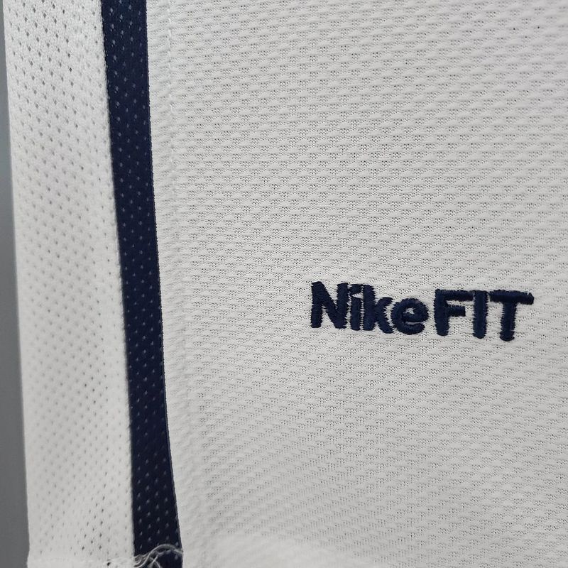 Retro Manchester United 2008-2009 away game - Image 6