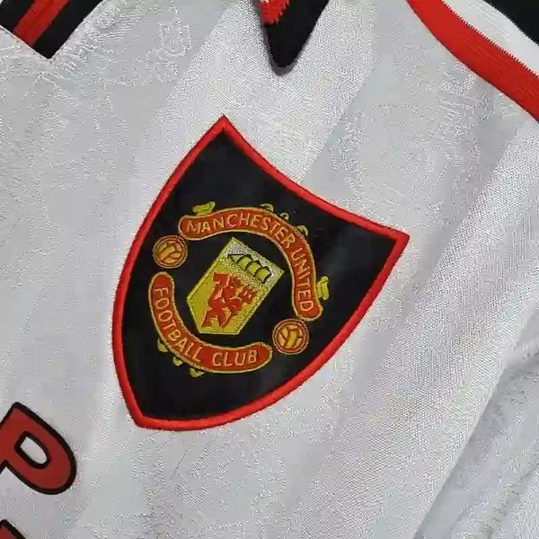 Retro Manchester United 1997-1998 away game - Image 7