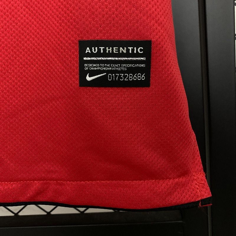 Retro Manchester United 2010-2011 home game - Image 7