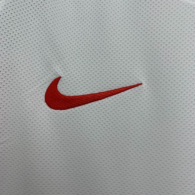 Retro Manchester United 2010-2011 away game - Image 6