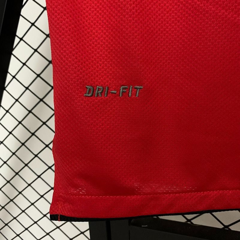 Retro Manchester United 2010-2011 home game - Image 8