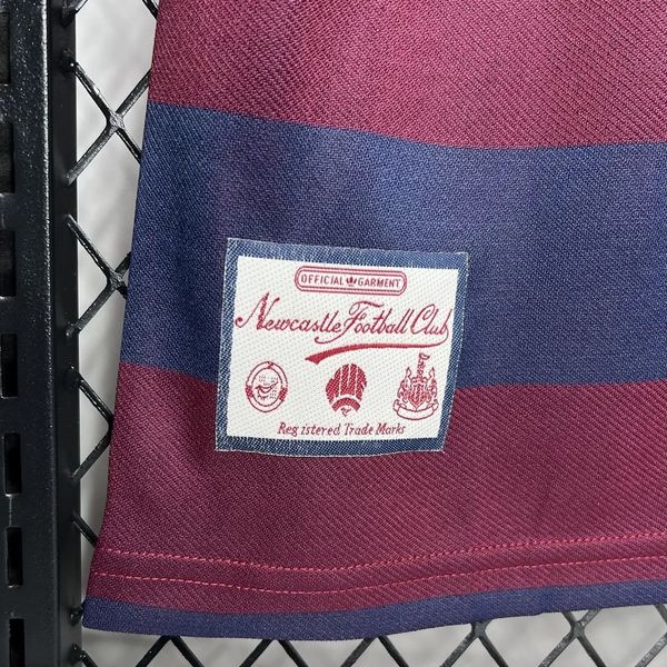 Retro Newcastle United 1995-1996 away game - Image 7