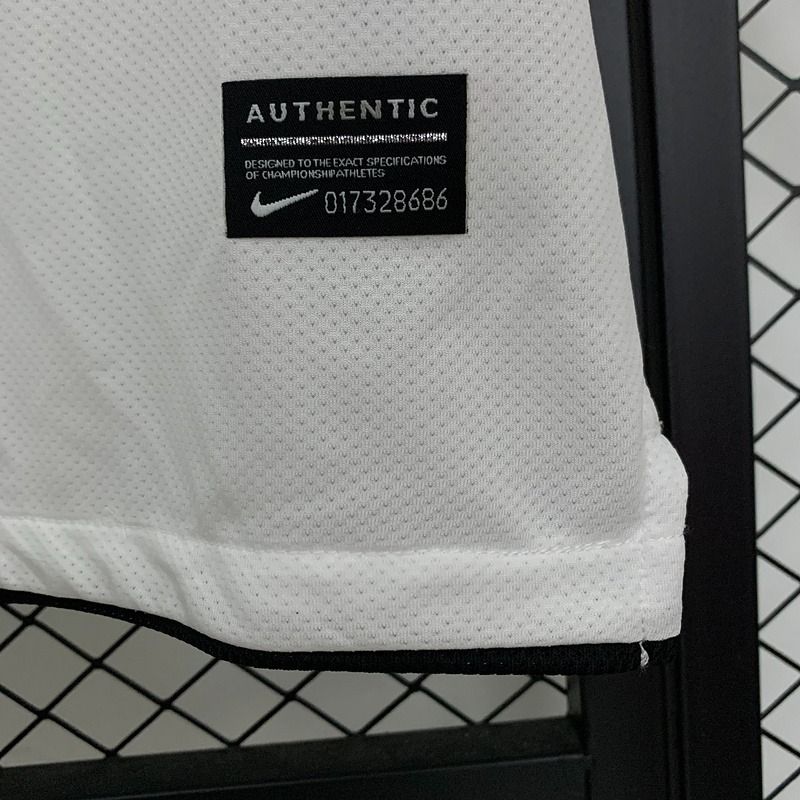 Retro Manchester United 2010-2011 away game - Image 8