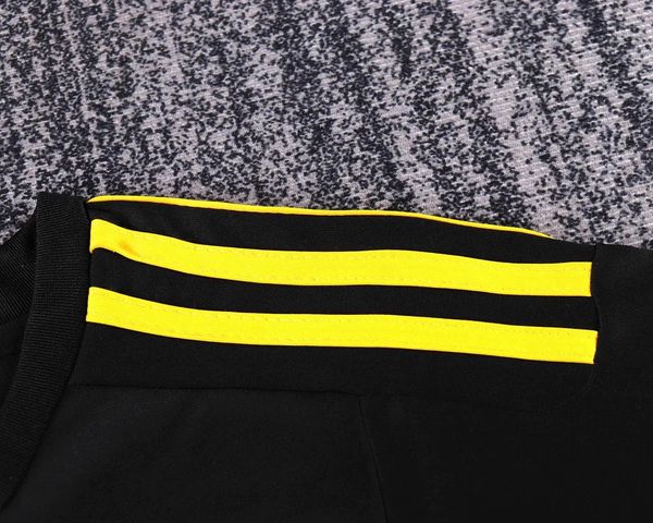 Retro Kid Size Real Madrid 2011-2012 Goalkeeper - Image 6