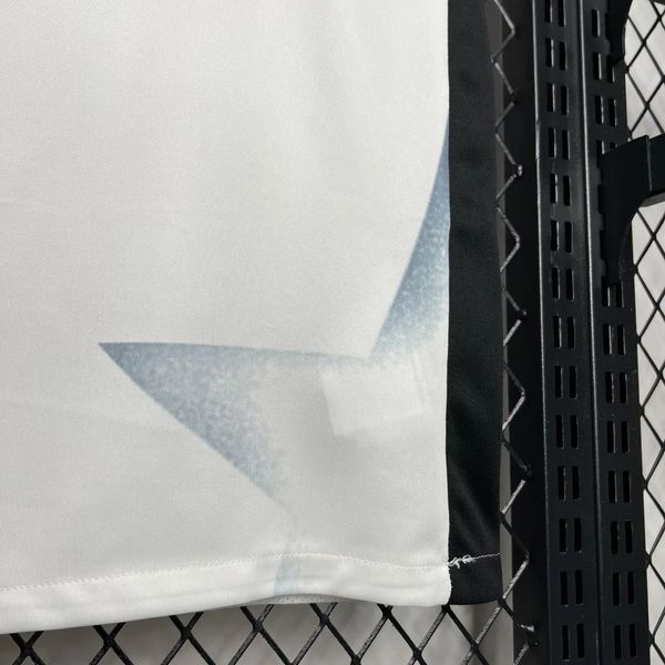 Eintracht Frankfurt 2024-2025 home game - Image 8