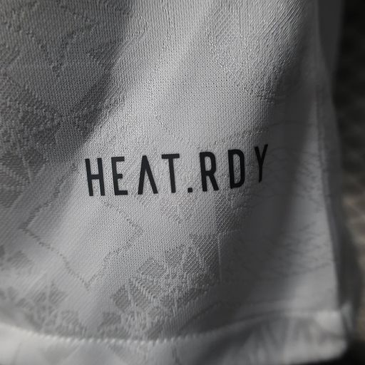 Bayern München 2025-2026 125th Anniversary player white - Image 6