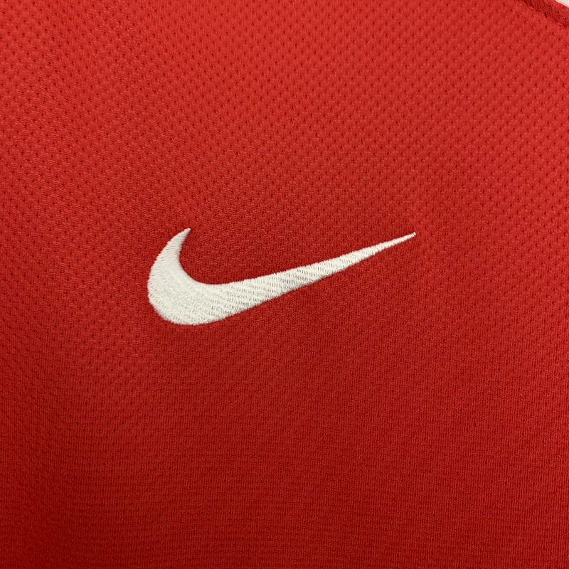 Retro Manchester United 2010-2011 home game - Image 6