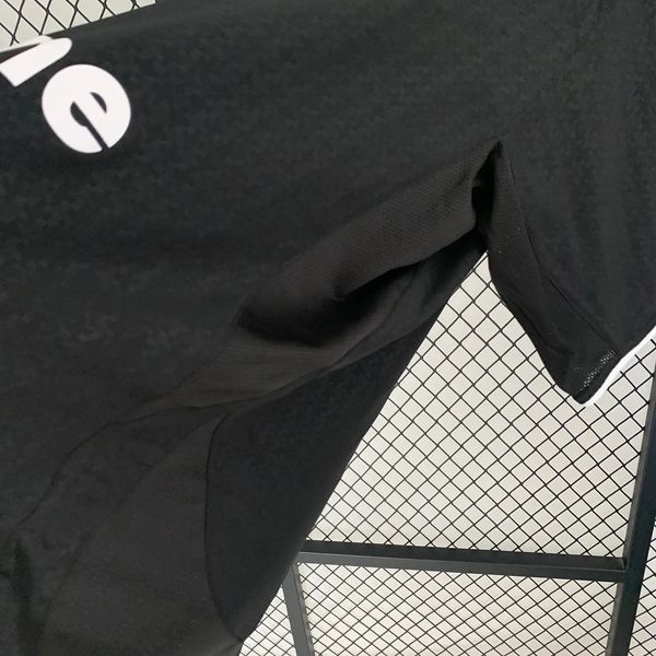 Retro Manchester United 2003-2004 away game - Image 8