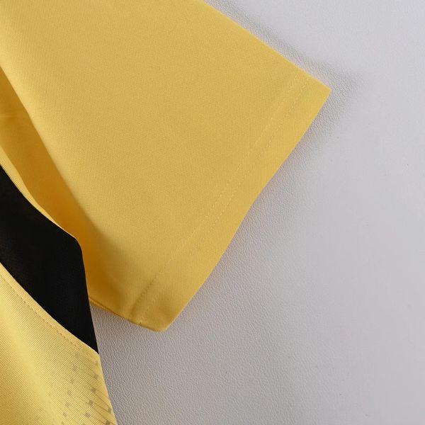 Retro Liverpool FC 2004-2005 away game - Image 9